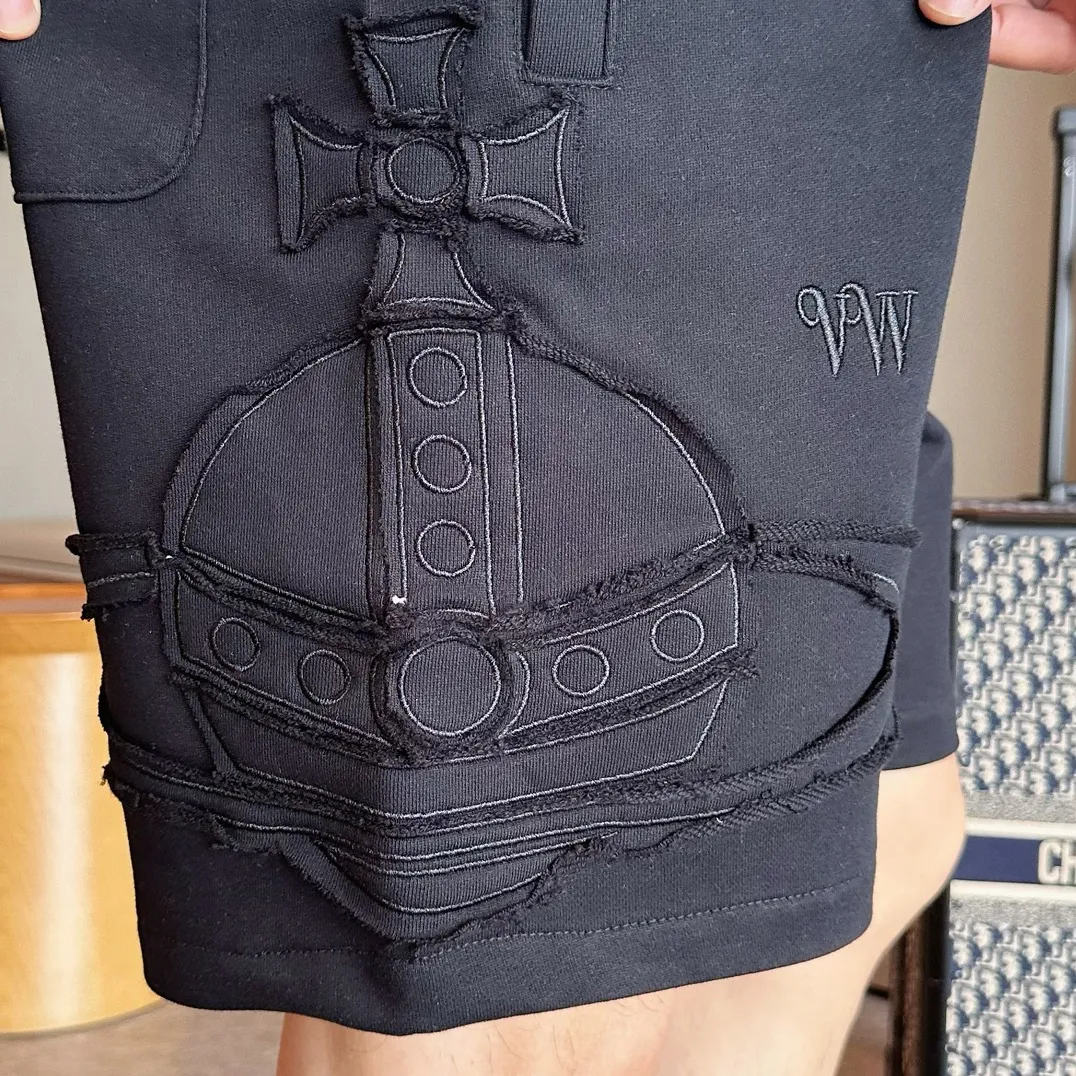 The Queen Mother's three-standard complete 2026 summer New Arrival men's casual shorts, advanced custom-made fabric Breathable fabric, Breathable elasticity and comfort, impeccable details, top-grade accessories, original logo design concept, delicate and soft feel! The upper body fit is awesome! Size: M-XXXL Please state your height and weight when ordering